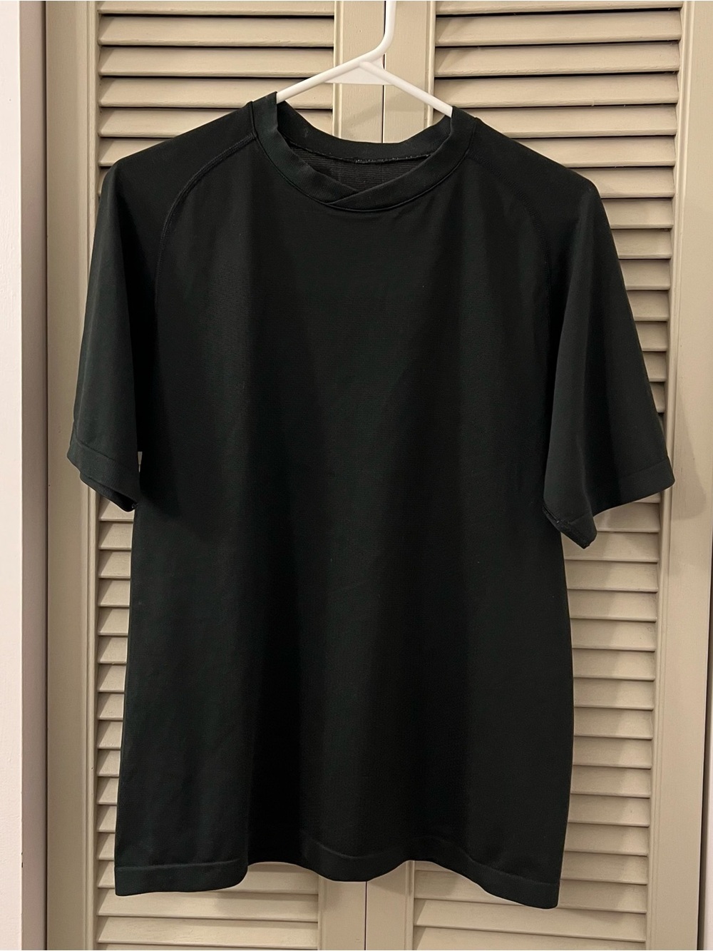 lululemon athletica Men's Black Short Sleeve Crew Tee